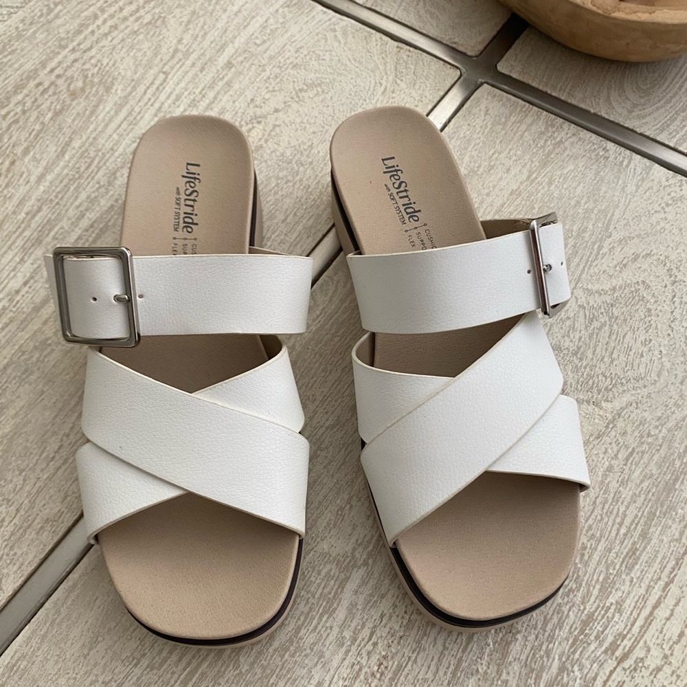 NEW Life Stride White and Cream Sandals with Silver Accent